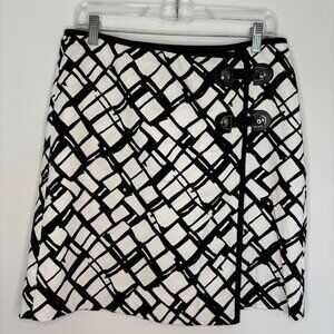 DONNA DEGNAN Size 10 Skirt Lined Black and White Knee Length Buckle Detail EUC